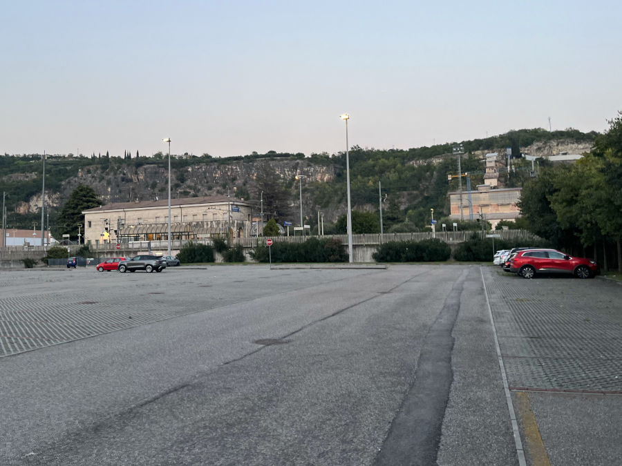 Bahnhof Parkplatz Domegliara Ambrogio